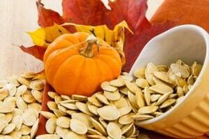 Taking peeled pumpkin seeds will help treat helminthiasis. 