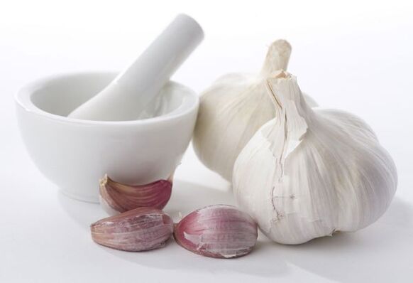 Garlic will effectively cleanse the body of helminths. 